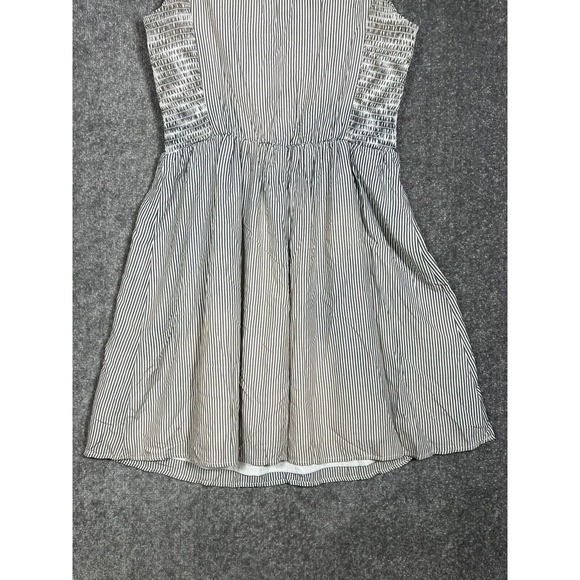 Old Navy Sleeveless Smocked Dress Womens Sz‎ Large Tall Striped White Gray Brown - Picture 6 of 16